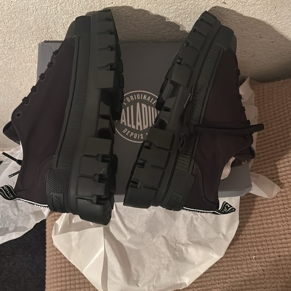 - Palladium Revolt Lo Tx Black Low Sneaker Boot Chunky new Womens 7.5 - Picture 5 of 8